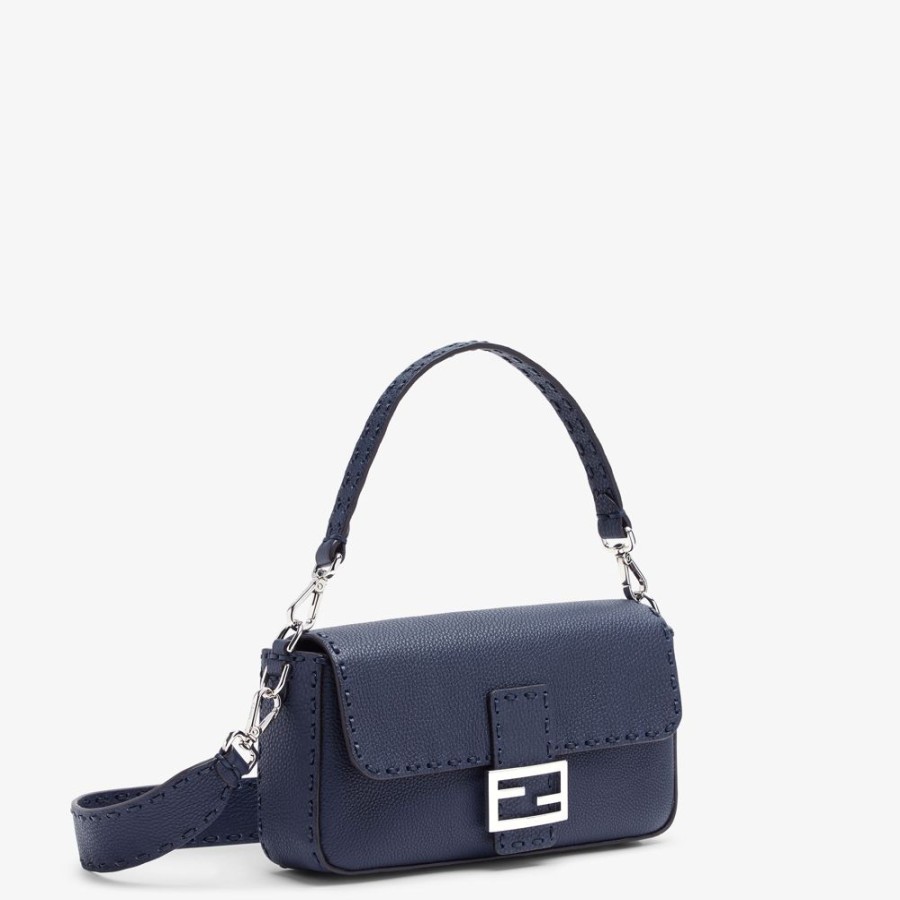 Donna Fendi Borse A Spalla E Tracolle | Borsa Selleria Blu Notte Con Macro Impunture