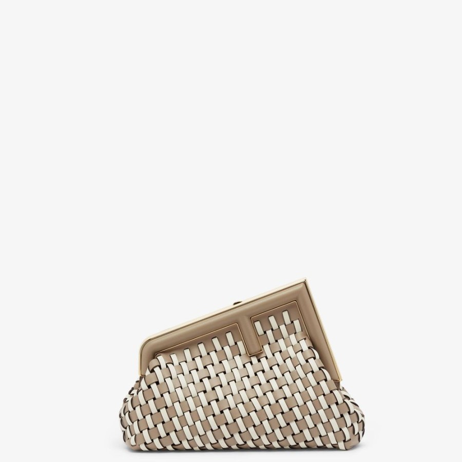 Donna Fendi Clutch E Pochette | Borsa In Pelle Intrecciata Tortora E Bianca