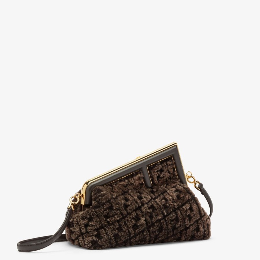 Donna Fendi Clutch E Pochette | Borsa In Montone Marrone Scuro Con Motivo Ff