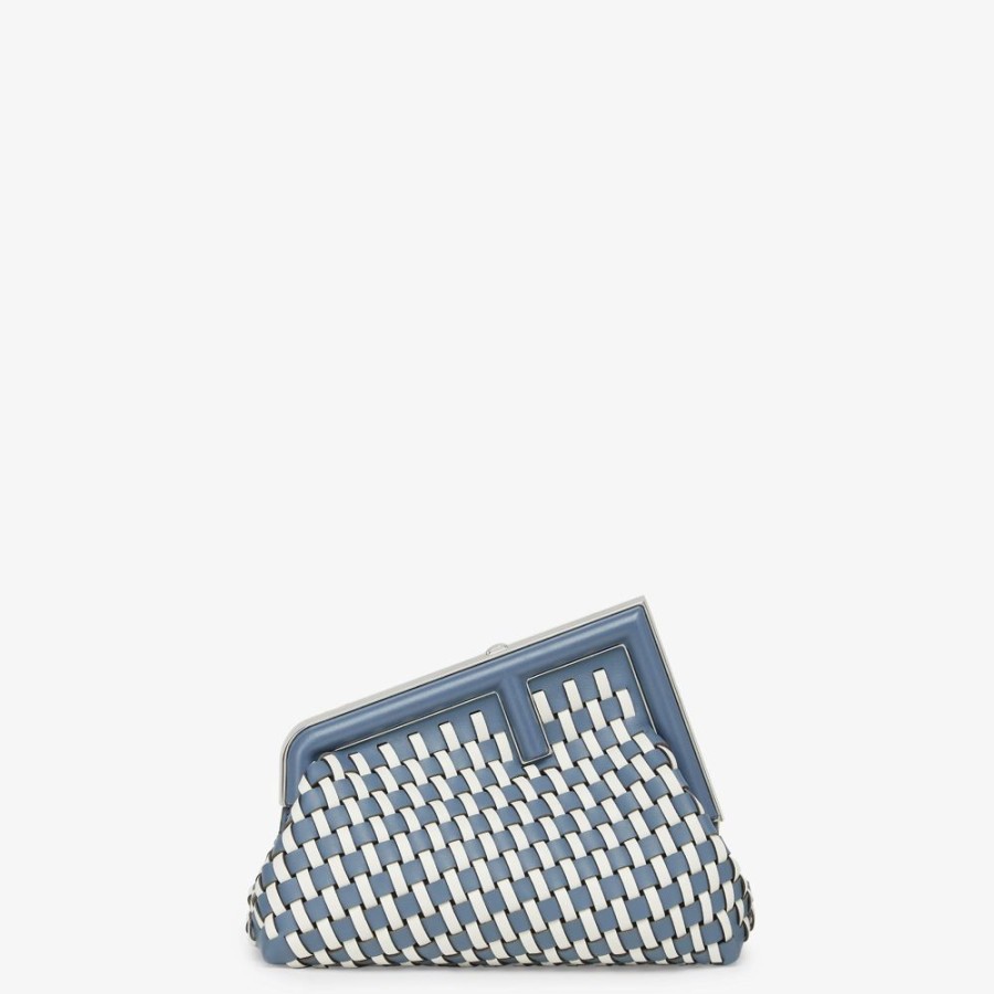 Donna Fendi Clutch E Pochette | Borsa In Pelle Intrecciata Bianca E Blu