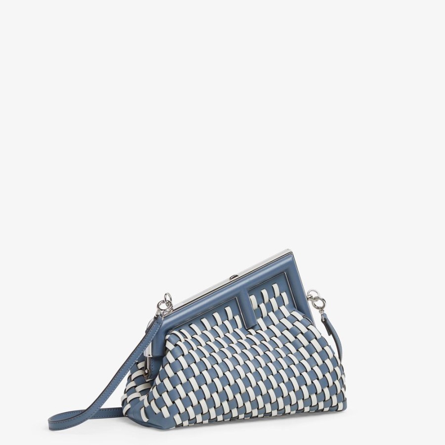 Donna Fendi Clutch E Pochette | Borsa In Pelle Intrecciata Bianca E Blu